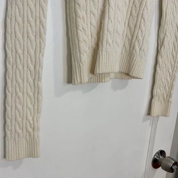 Abercrombie & Fitch cable knit vneck sweater - Picture 11 of 13